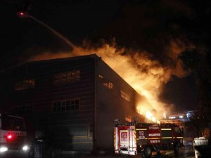 Adana’da Hijyenik Ürün Üretim Fabrikasının Deposunda Yangın