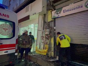 Kağıthane’de Alkollü Sürücü, Doğalgaz Kutusuna Çarptı: Kaza Anı Kamerada