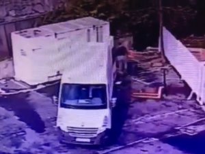 İ̇stanbul’da İlginç Hırsızlık: Parasını Alamayınca Çalıştığı Firmanın Meyve Kasalarını Çaldı