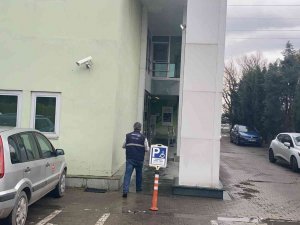 Eşini Silah Zoruyla Kaçırdı, Araçta Darp Etti