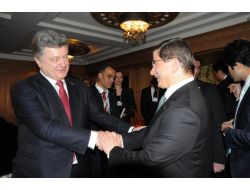 Davutoğlu, Ukrayna Cumhurbaşkanı Poroşenko İle Bir Araya Geldi