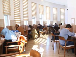 Aksaray’da Millet Kıraathanesi Yarıyıl Tatilinde Doldu Taştı