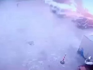 Yakınına Yıldırım Düşen Kadın Bacağından Yaralandı