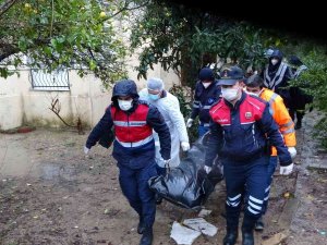 Kuş Avlamak İçin Çıktığı Metruk Binada Çürümüş Ceset Buldu