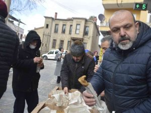 Vakıftan Vatandaşlara Gözleme İkramı