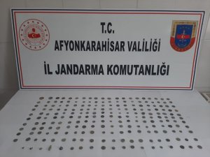 Tarihi Eser Kaçakçısı Dinlenme Tesisinde 214 Adet Sikkeyle Yakalandı