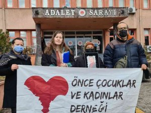 Kızı Katledilen Acılı Anne : “Seven İnsan Çiçekle Gelir, Susturucu Silahla Gelmez”
