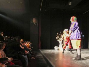 Aydın Büyükşehir Belediyesi Şehir Tiyatrosu Çocuk Oyunu İle Perdelerini Açtı