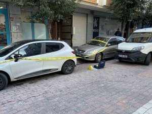 Zeytinburnu’nda Sokak Ortasında Silahlı Saldırı Kamerada