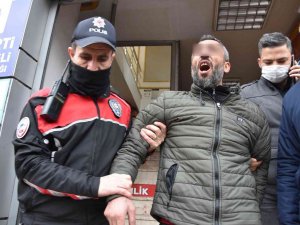 Çatıya Çıkıp Cumhurbaşkanı’na Hakaret Eden Zanlı Gözaltına Alındı