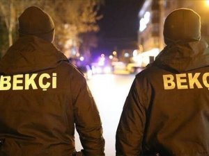 Bekçilerin Dikkati Hırsızlık Şüphelilerini Ele Verdi
