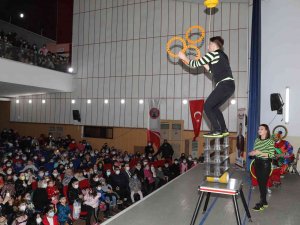 Bafralı Çocuklara Yarıyıl Tatil Hediyesi Sirk Gösterisi