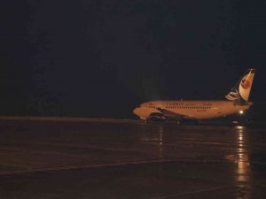 Tahran’dan Uçakla Gelen İlk Turist Kafilesi Van’da Davul Zurna İle Karşılandı