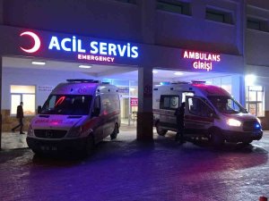 Arkadaşlar Arasında Çıkan Kavgada 1’i Ağır 3 Kişi Bıçakla Yaralandı