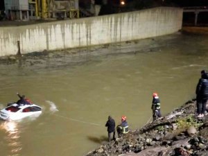 Giresun’da Dereye Uçan Aracın Sürücüsü Alkollü Çıktı