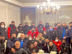 Kayserispor Galibiyeti Başkana Hediye Etti