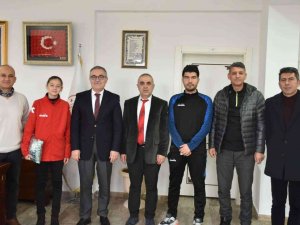 Milli Takım Kampına Davet Edilen Başarılı Sporcu İ̇l Milli Eğitim Müdürü Akyol’u Ziyaret Etti