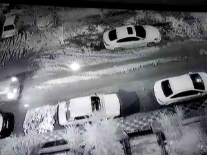 Kaldırımda Yürürken Bir Anda Kendini Çukurda Bulan Adamın Görüntüleri Ortaya Çıktı