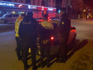 Trafiği Tehlikeye Düşüren Alkollü Sürücüye Gözaltı