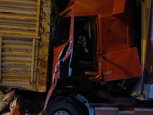 Tekirdağ’da İki Tır Çarpıştı, Sıkışan Sürücü Kurtarıldı