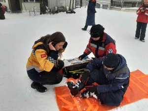Jak, Umke Ve 112 Acil Sağlık Ekipleri Kayak Severlere Güven Veriyor