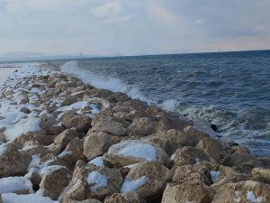 Van’da Fırtına Van Gölü’nü Coşturdu