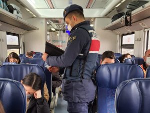 Jandarma Trenlerde ’Huzur Uygulaması’ Yaptı