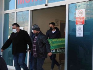 Otomobilin Ağaca Çarptığı Kazada Ölen Gencin Cenazesi Morgdan Alındı