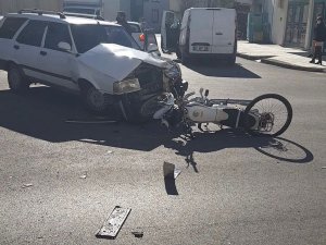 Otomobil İle Motosiklet Çarpıştı: 1 Yaralı