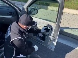 Otomobil Kapısı İçerisinden Cephane Çıktı