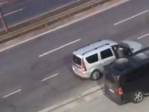 Avcılar’da Tartıştığı Kadını Zorla Araca Bindirdi
