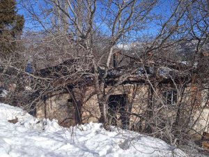 Yaşlı Çiftin Evi Kış Gününde Küle Döndü