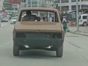 Farsız, Camsız, Bir O Kadar Da Gamsız