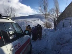 Karla Mücadele Ekipleri Acil Hasta İçin Seferber Oldu