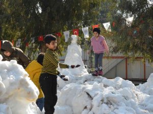 Tarsus Gençlik Kampı’nda Çocuklara Kar Sürprizi