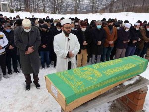 Evlerinde Yanarak Ölen İki Bebek Tek Tabutla Toprağa Verildi