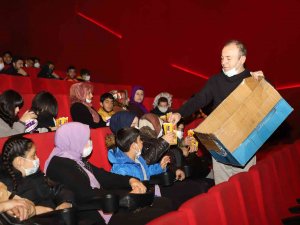 Yetim Çocuklar Ve Anneleri Sinema Günlerinde Buluştu