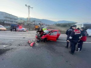 Otomobil Tali Yoldan Çıkan Tıra Çarptı: 1 Ölü