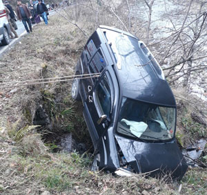 Giresun'da hafif ticari aracın dereye düşmesi sonucu 1 kişi öldü