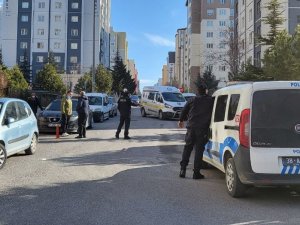 Silahla Önce Kocasını Yaraladı, Sonra Kendi Kafasına Sıktı