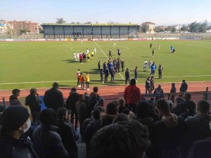 Başkan Sahaya İndi