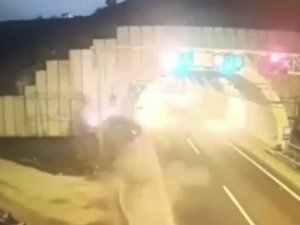 Tem’de Önce Bariyerlere, Sonra Beton Duvara Çarptı