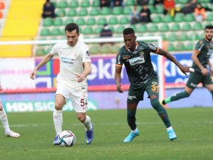 Spor Toto Süper Lig: Alanyaspor: 1 - Galatasaray: 1 (İ̇lk Yarı)