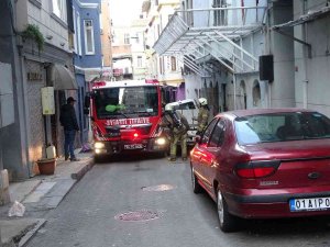 Beyoğlu’nda Metruk Binada Korkutan Yangın