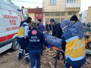 Deprem Enkazında Değil, Duvar Enkazı Altında Kaldı