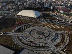 Güneşli Havayı Görenler Parklara Akın Ettiler