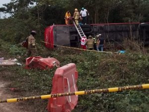 Meksika’da Otobüs İle Kamyon Çarpıştı: 8 Ölü