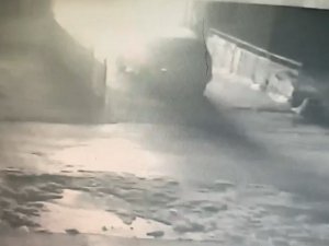Tinerle Soba Yakmak İsterken Hem Kendisini Hem De Arabayı Yaktı
