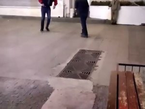 Kavga Ettiği Kişiyi Bıçaklamaya Çalıştı