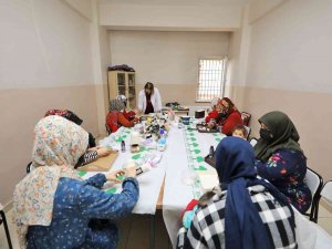 Dekoratif Ahşap Boyama Kursu Yoğun İlgi Görüyor